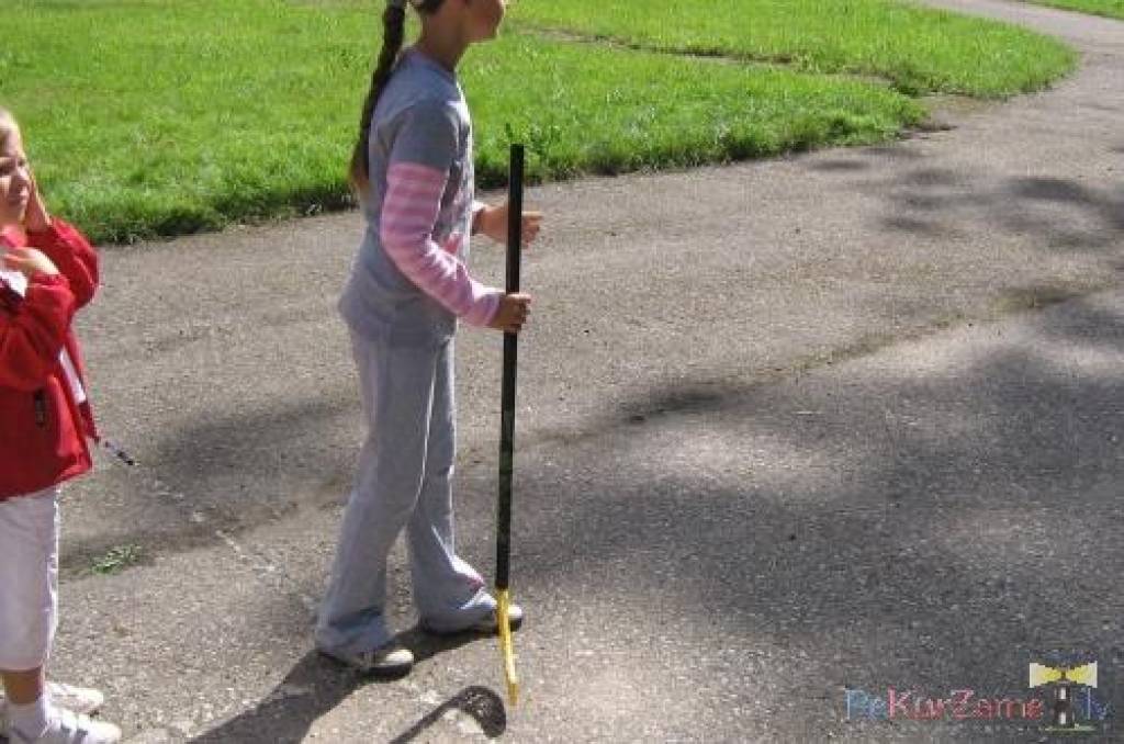 Kazdangas lielajā sporta laukumā pie pils notika sporta svētki bērniem “Mazie ņiprie 2009”, informē Kazdangas sporta metodiķis Aldis Ozols. Programmā bija 30 un 60 metru skrējiens, tāllēkšana no vietas, pildbumbas mešana, viena apļa...
Autors: Uldis Dobelis