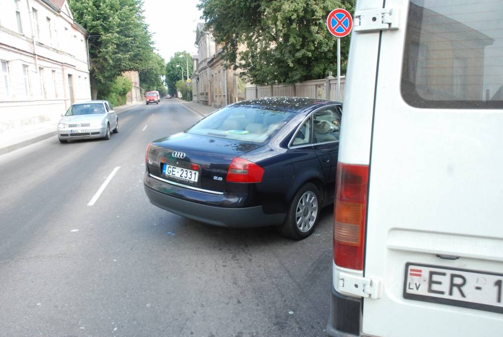 Šorīt, 5. augustā, avārija notikusi K. Ūliha un Rožu ielas krustojumā. Saskrējusies automašīna "Audi" ar 1. maršruta mikroautobusu. Negadījuma vietā "Rekurzeme" uzzināja, ka 1. maršruta mikroautobuss braucis pa K. Ūliha ielu, un avārija...
Autors: "Rekurzeme", portāls