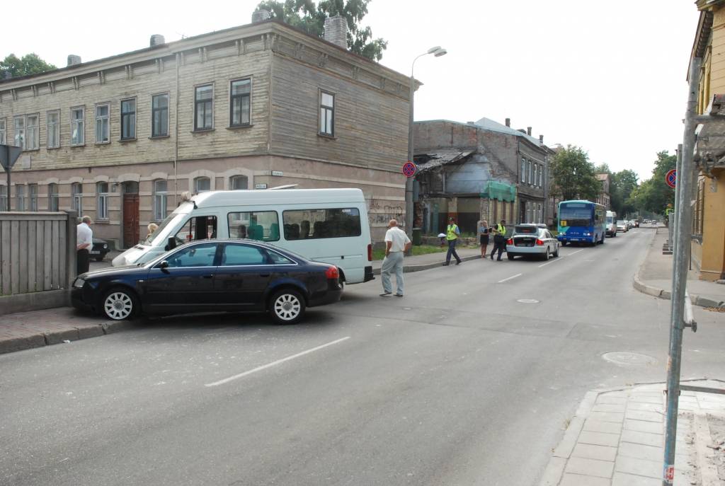 Šorīt, 5. augustā, avārija notikusi K. Ūliha un Rožu ielas krustojumā. Saskrējusies automašīna "Audi" ar 1. maršruta mikroautobusu. Negadījuma vietā "Rekurzeme" uzzināja, ka 1. maršruta mikroautobuss braucis pa K. Ūliha ielu, un avārija...
Autors: "Rekurzeme", portāls