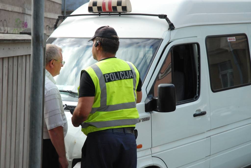 Šorīt, 5. augustā, avārija notikusi K. Ūliha un Rožu ielas krustojumā. Saskrējusies automašīna "Audi" ar 1. maršruta mikroautobusu. Negadījuma vietā "Rekurzeme" uzzināja, ka 1. maršruta mikroautobuss braucis pa K. Ūliha ielu, un avārija...
Autors: "Rekurzeme", portāls