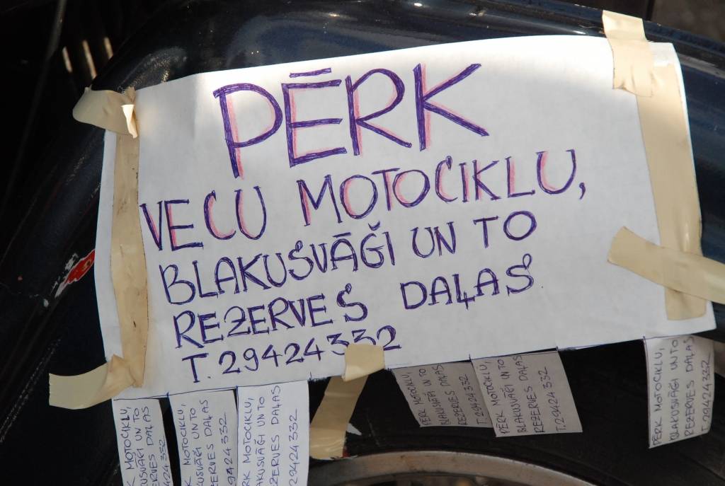 Policijas goda eskorta vadīti sestdien pār Tramvaja tiltu Vecliepājā iebrauca XII starptautiskā seno spēkratu salidojuma “Retro Liepāja 2009” dalībnieki. Promenādē pie Loču torņa parādi pieņēma tās organizators Alberts Altens.
Notika auto...
Autors: Sarmīte Štrausa