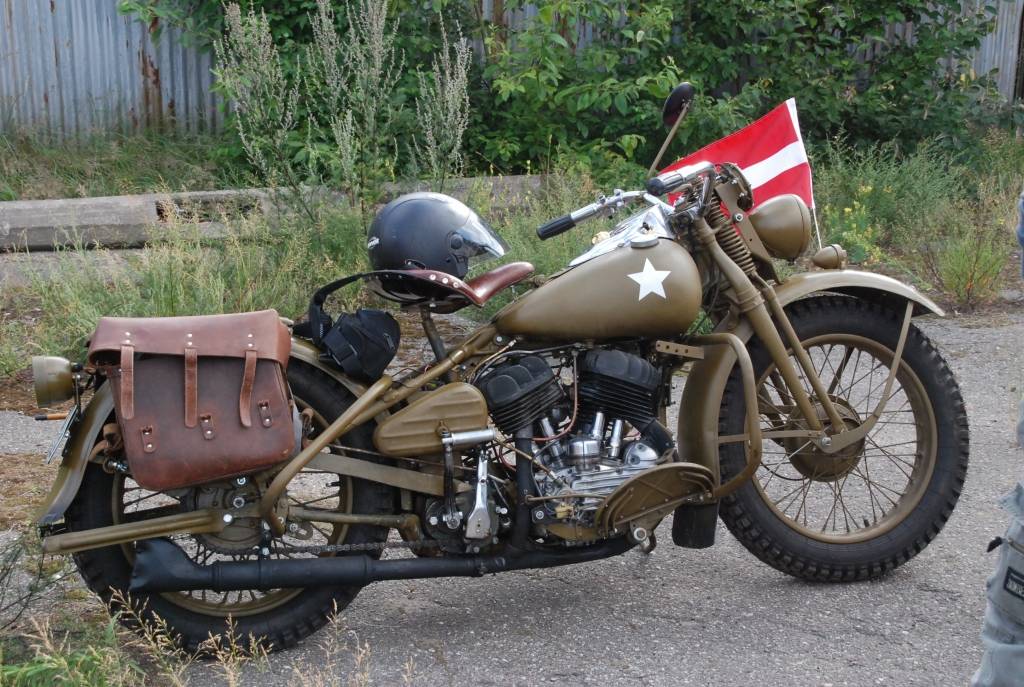 Policijas goda eskorta vadīti sestdien pār Tramvaja tiltu Vecliepājā iebrauca XII starptautiskā seno spēkratu salidojuma “Retro Liepāja 2009” dalībnieki. Promenādē pie Loču torņa parādi pieņēma tās organizators Alberts Altens.
Notika auto...
Autors: Sarmīte Štrausa