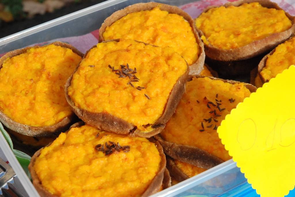 Piektdien, 25. septembrī, Vecpilī notika tradicionālais Miķeļdienas tirgus. Tā laikā bija arī Dzejas tirgus. Pie vecpilniekiem bija ieradies dzejnieks Jānis Auza.
Autors: Uldis Dobelis