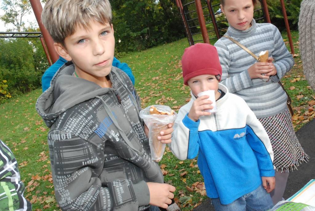 Piektdien, 25. septembrī, Vecpilī notika tradicionālais Miķeļdienas tirgus. Tā laikā bija arī Dzejas tirgus. Pie vecpilniekiem bija ieradies dzejnieks Jānis Auza.
Autors: Uldis Dobelis