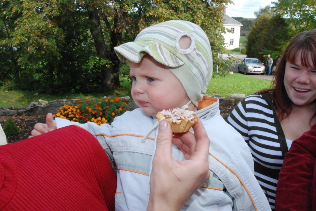 Piektdien, 25. septembrī, Vecpilī notika tradicionālais Miķeļdienas tirgus. Tā laikā bija arī Dzejas tirgus. Pie vecpilniekiem bija ieradies dzejnieks Jānis Auza.
Autors: Uldis Dobelis