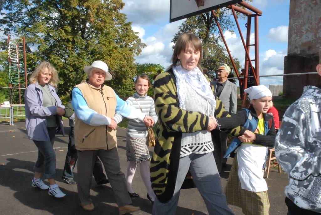 Piektdien, 25. septembrī, Vecpilī notika tradicionālais Miķeļdienas tirgus. Tā laikā bija arī Dzejas tirgus. Pie vecpilniekiem bija ieradies dzejnieks Jānis Auza.
Autors: Uldis Dobelis