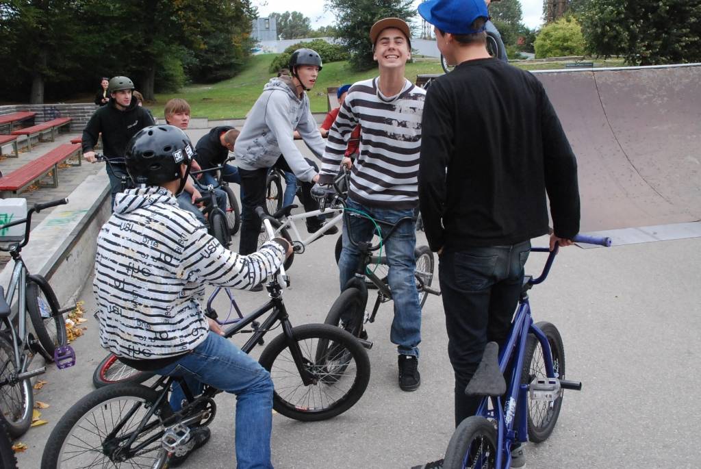 Otrdien, 22. septembrī, Jūrmalas parkā norisinājās pēdējais Eiropas Mobilitātes nedēļas pasākums Liepājā. Jūrmalas parkā velosipēdisti rādīja trikus.