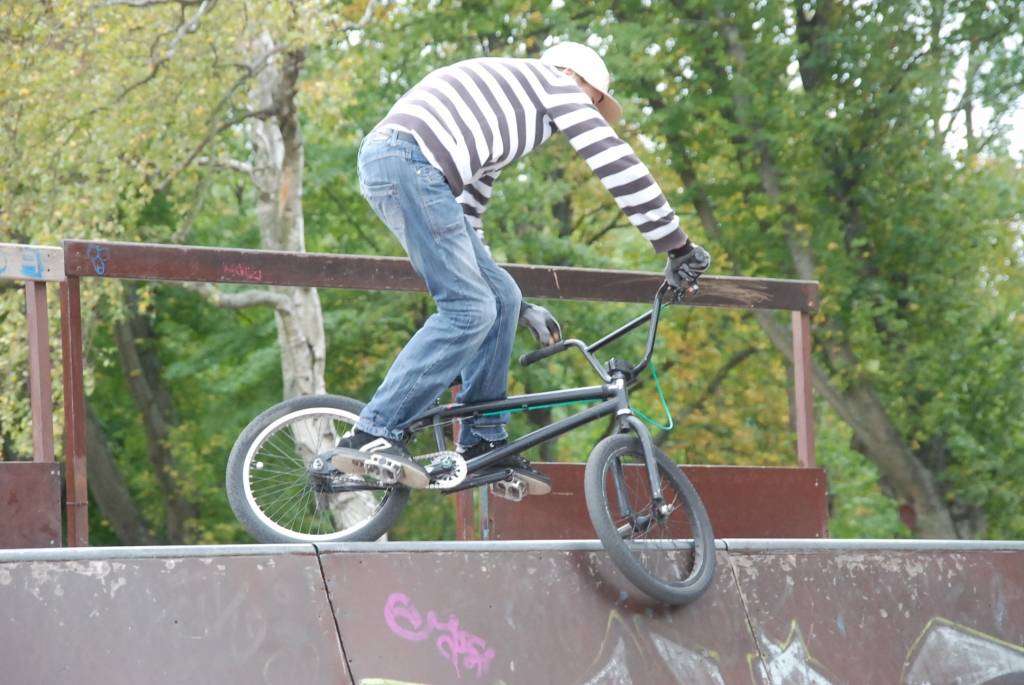 Otrdien, 22. septembrī, Jūrmalas parkā norisinājās pēdējais Eiropas Mobilitātes nedēļas pasākums Liepājā. Jūrmalas parkā velosipēdisti rādīja trikus.
