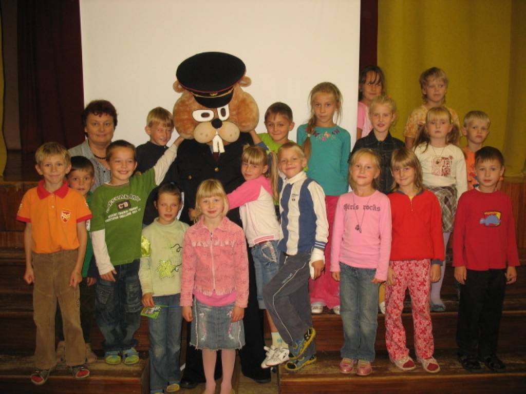 Valsts policijas Kurzemes reģiona pārvaldes rīkotās Drošības dienas pagājušajā nedēļā notika Durbes vidusskolā. 

Policijā informē, ka otrdien, 22. septembrī, pulksten 11 Drošības dienas norisināsies Liepājas internātpamatskolā. Piektdien,...