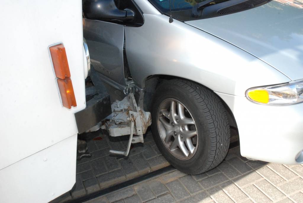 Šodien, 17. septembrī, pulksten 16 notika sadursme starp automašīnu "Chrysler Voyager" un tramvaju. Automašīnu vadīja 1965. gadā dzimis šoferis. Kā informē policijā, viņš braucis pa Ludviķa ielu un nedeva ceļu virzienā uz centru braucošam...
Autors: "Rekurzeme", portāls