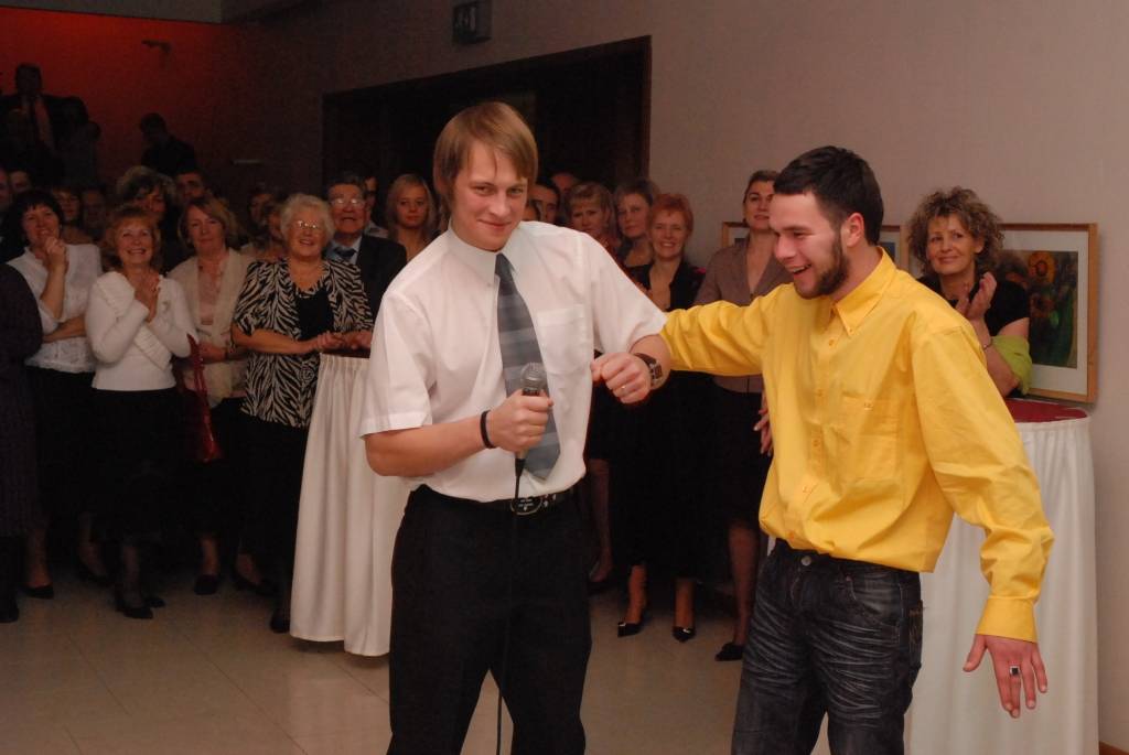 Sestdien, 24. oktobrī, uz rudenīgu šlāgerballi aicināja Liepājas latviešu biedrības nams. Šlāgerballē "Sirdspuksti rudenī" spēlēja grupa "Kokmuižas muzikanti" no Valmieras. Vakara gaitā klātesošos izklaidēja arī Liepājas teātra aktieris...
Autors: "Rekurzeme", portāls