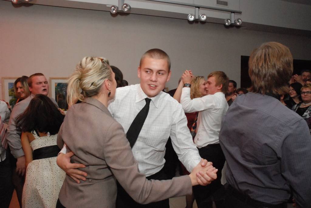 Sestdien, 24. oktobrī, uz rudenīgu šlāgerballi aicināja Liepājas latviešu biedrības nams. Šlāgerballē "Sirdspuksti rudenī" spēlēja grupa "Kokmuižas muzikanti" no Valmieras. Vakara gaitā klātesošos izklaidēja arī Liepājas teātra aktieris...
Autors: "Rekurzeme", portāls