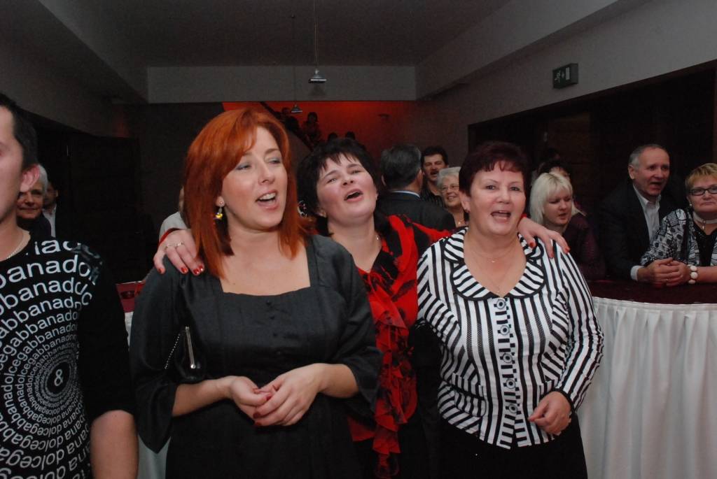 Sestdien, 24. oktobrī, uz rudenīgu šlāgerballi aicināja Liepājas latviešu biedrības nams. Šlāgerballē "Sirdspuksti rudenī" spēlēja grupa "Kokmuižas muzikanti" no Valmieras. Vakara gaitā klātesošos izklaidēja arī Liepājas teātra aktieris...
Autors: "Rekurzeme", portāls