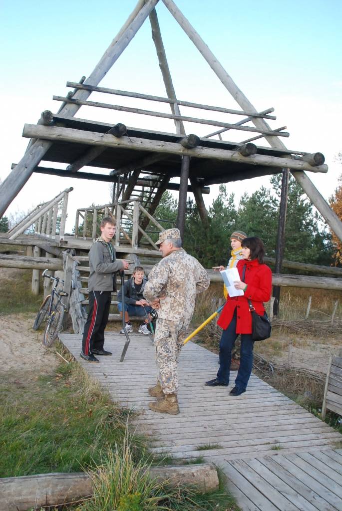 Atzīmējot otro gadadienu, kopš Pāvilostas pelēkā kāpa pasludināta par valsts nozīmes aizsargājamo teritoriju, piektdien Pāvilostas jaunsargi un dabas draugi iezīmēja daļu no pelēkās kāpas robežām. Līdz šim par to, kur tieši sākas dabas...
Autors: Sarmīte Štrausa