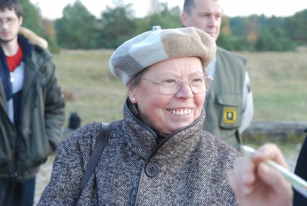 Atzīmējot otro gadadienu, kopš Pāvilostas pelēkā kāpa pasludināta par valsts nozīmes aizsargājamo teritoriju, piektdien Pāvilostas jaunsargi un dabas draugi iezīmēja daļu no pelēkās kāpas robežām. Līdz šim par to, kur tieši sākas dabas...
Autors: Sarmīte Štrausa