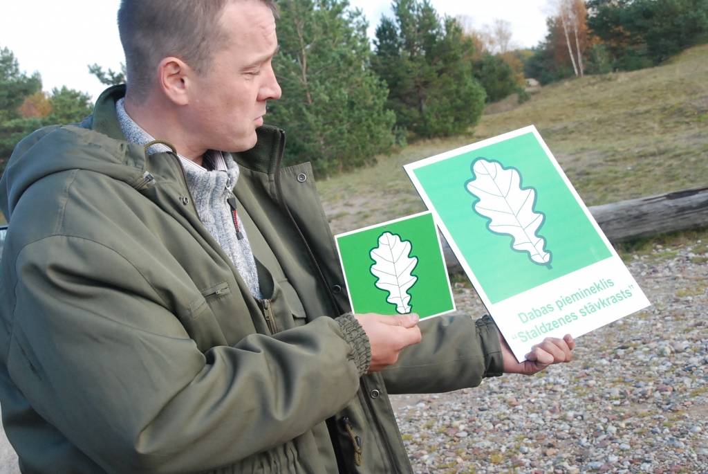 Atzīmējot otro gadadienu, kopš Pāvilostas pelēkā kāpa pasludināta par valsts nozīmes aizsargājamo teritoriju, piektdien Pāvilostas jaunsargi un dabas draugi iezīmēja daļu no pelēkās kāpas robežām. Līdz šim par to, kur tieši sākas dabas...
Autors: Sarmīte Štrausa