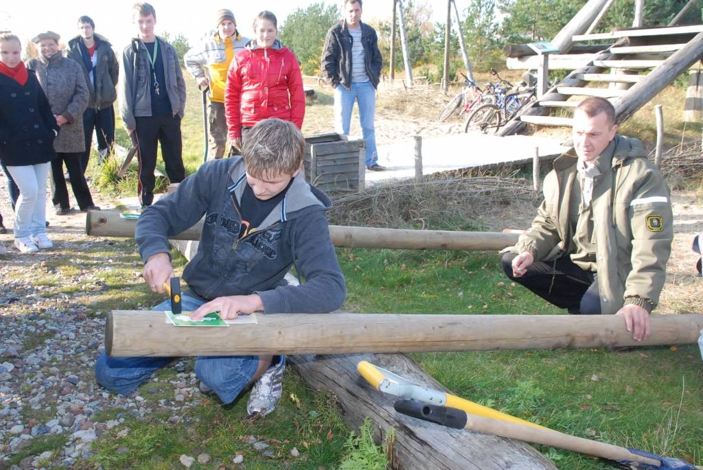 Atzīmējot otro gadadienu, kopš Pāvilostas pelēkā kāpa pasludināta par valsts nozīmes aizsargājamo teritoriju, piektdien Pāvilostas jaunsargi un dabas draugi iezīmēja daļu no pelēkās kāpas robežām. Līdz šim par to, kur tieši sākas dabas...
Autors: Sarmīte Štrausa