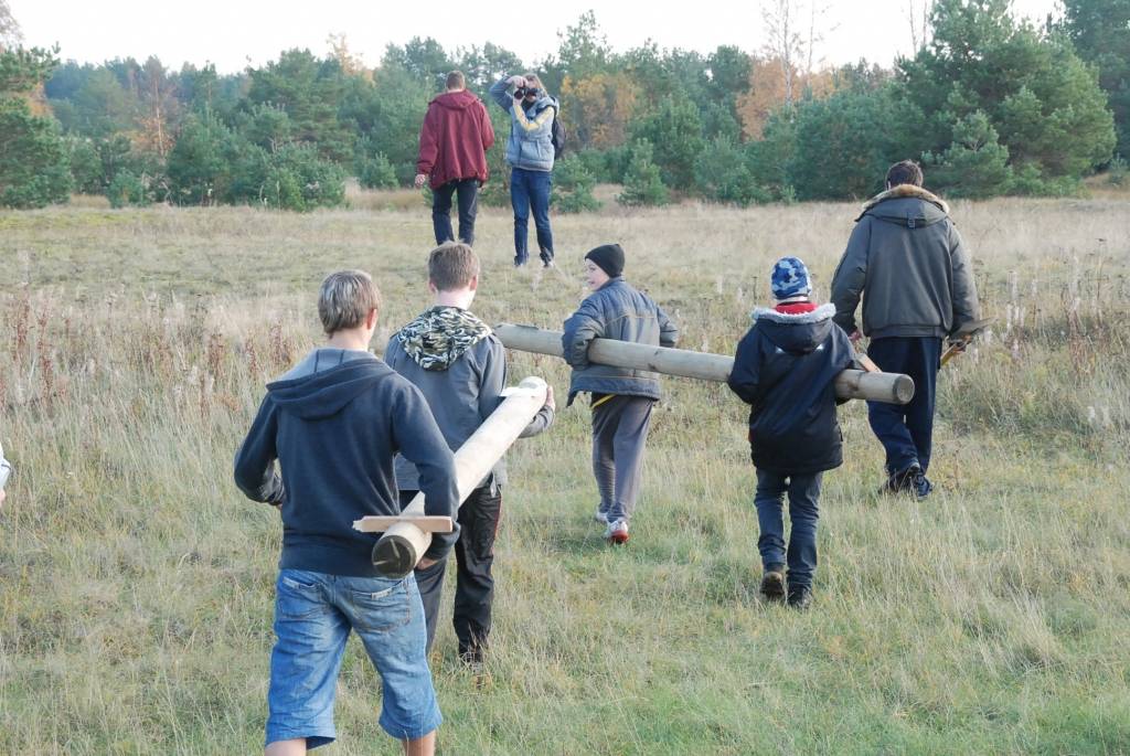 Atzīmējot otro gadadienu, kopš Pāvilostas pelēkā kāpa pasludināta par valsts nozīmes aizsargājamo teritoriju, piektdien Pāvilostas jaunsargi un dabas draugi iezīmēja daļu no pelēkās kāpas robežām. Līdz šim par to, kur tieši sākas dabas...
Autors: Sarmīte Štrausa