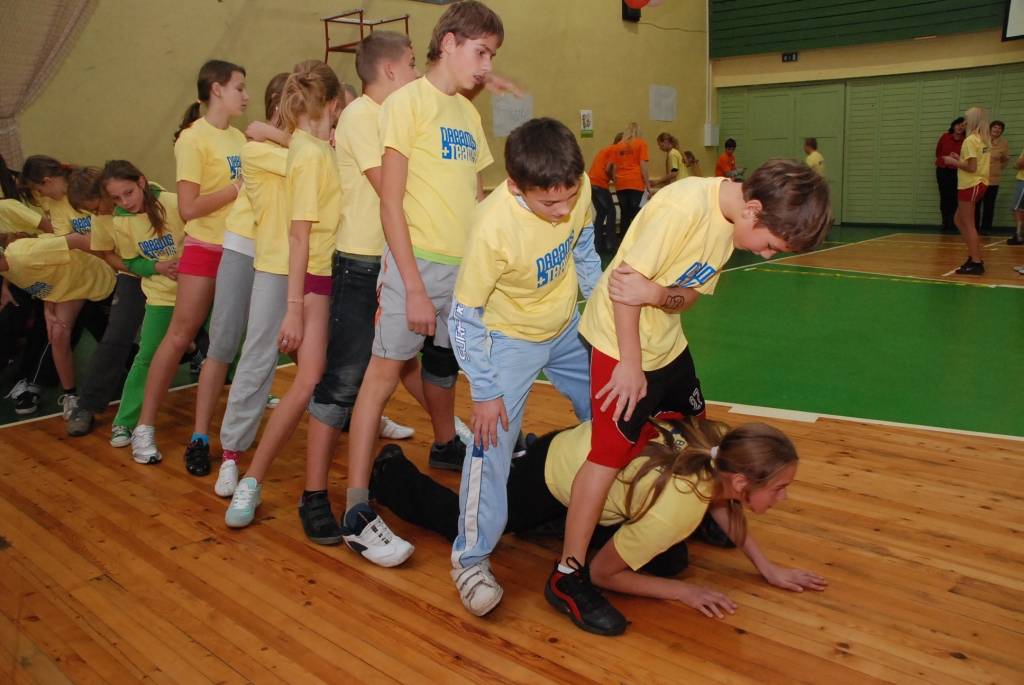 “Sākumā domājām – būs garlaicīgas lekcijas. Bet viss izrādījās tik interesanti, bija tik daudz praktiski jādarbojas!” pēc iesaistīšanās jauno līderu apmācības programmā “Dreams+Teams” teic Grobiņas ģimnāzijas audzēkņi.

Lai parādītu, ko...
Autors: Iluta Dreimane