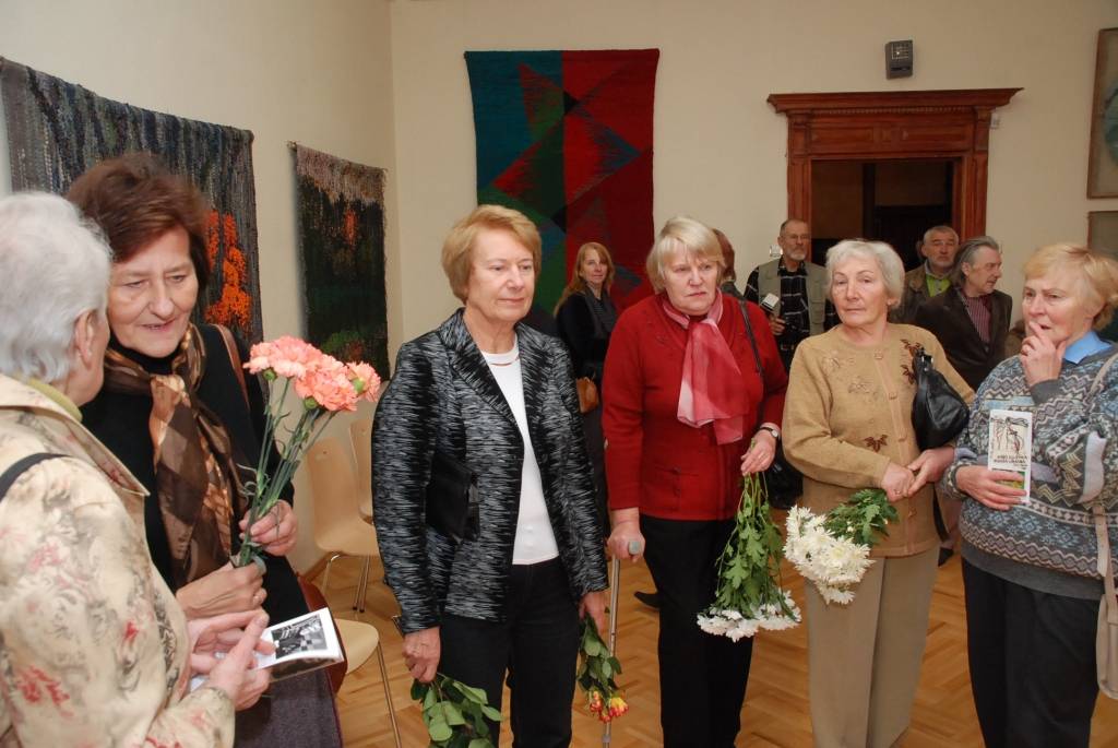 Piektdien, 9. oktobrī, Liepājas muzejā tika atklāta mākslinieces Annas Eltermanes 80. jubilejas izstāde "Arī cipresēm ir jāapsnieg", kas, šogad apraujoties mākslinieces dzīvei, kļuvusi par piemiņas izstādi. Izstādi plānojusi un darbus tai...
Autors: "Rekurzeme", portāls