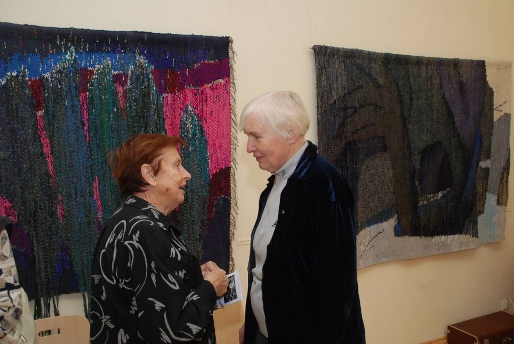 Piektdien, 9. oktobrī, Liepājas muzejā tika atklāta mākslinieces Annas Eltermanes 80. jubilejas izstāde "Arī cipresēm ir jāapsnieg", kas, šogad apraujoties mākslinieces dzīvei, kļuvusi par piemiņas izstādi. Izstādi plānojusi un darbus tai...
Autors: "Rekurzeme", portāls