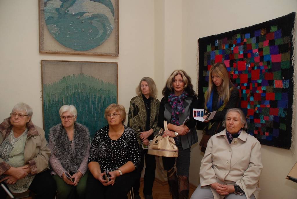 Piektdien, 9. oktobrī, Liepājas muzejā tika atklāta mākslinieces Annas Eltermanes 80. jubilejas izstāde "Arī cipresēm ir jāapsnieg", kas, šogad apraujoties mākslinieces dzīvei, kļuvusi par piemiņas izstādi. Izstādi plānojusi un darbus tai...
Autors: "Rekurzeme", portāls