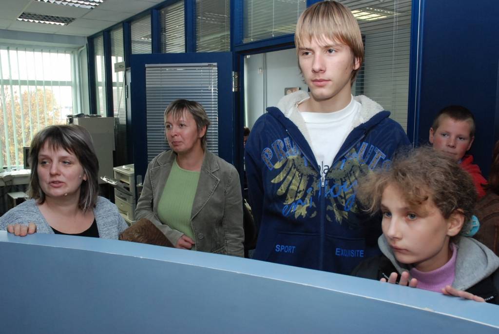 Šodien, 8. oktobrī, laikraksta "Kursas Laiks" redakcijā viesojās Krotes pamatskolas 5. un 9. klases skolēni un skolotājas.
Autors: Uldis Dobelis