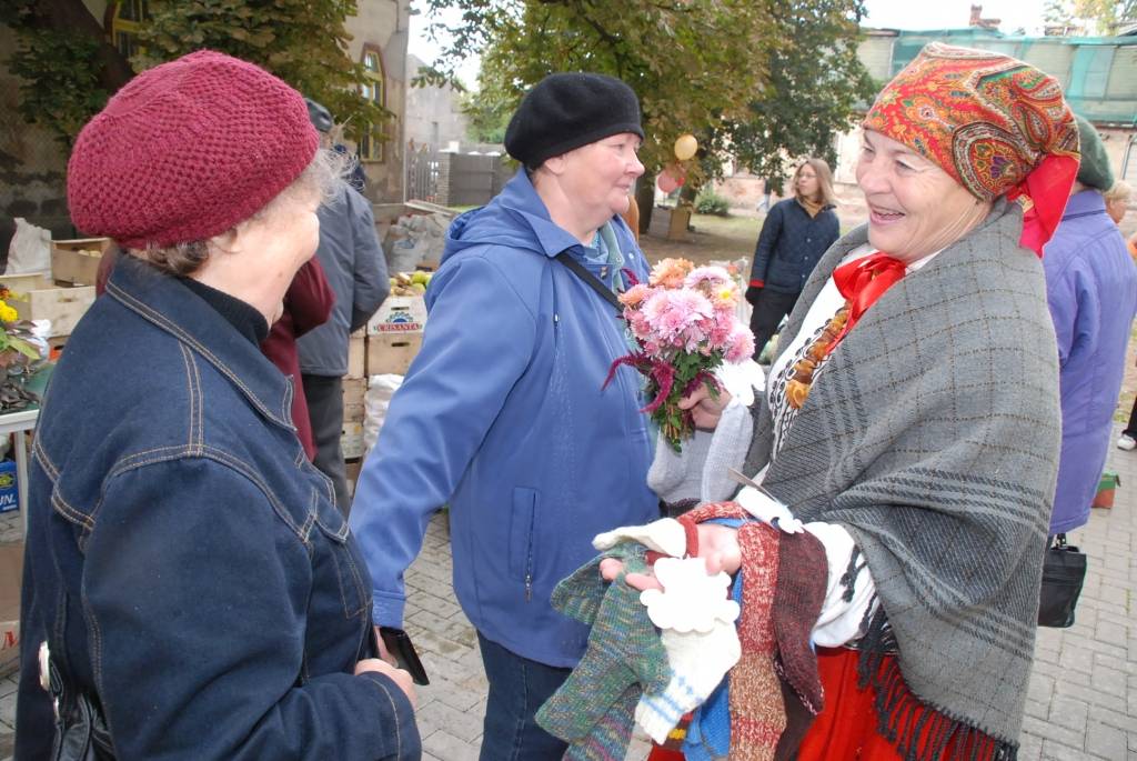 Loterijas biļešu bija par maz, pēc sestdienas "Ābolsvētkiem" secina Diakonijas centra vadītājs Mārtiņš Urdze. Lai arī saukti par "Ābolsvētkiem", visplašākajā piedāvājumā bija zemnieku saziedoti bumbieri un dārzeņi – burkāni, kabači,...
Autors: "Rekurzeme", portāls