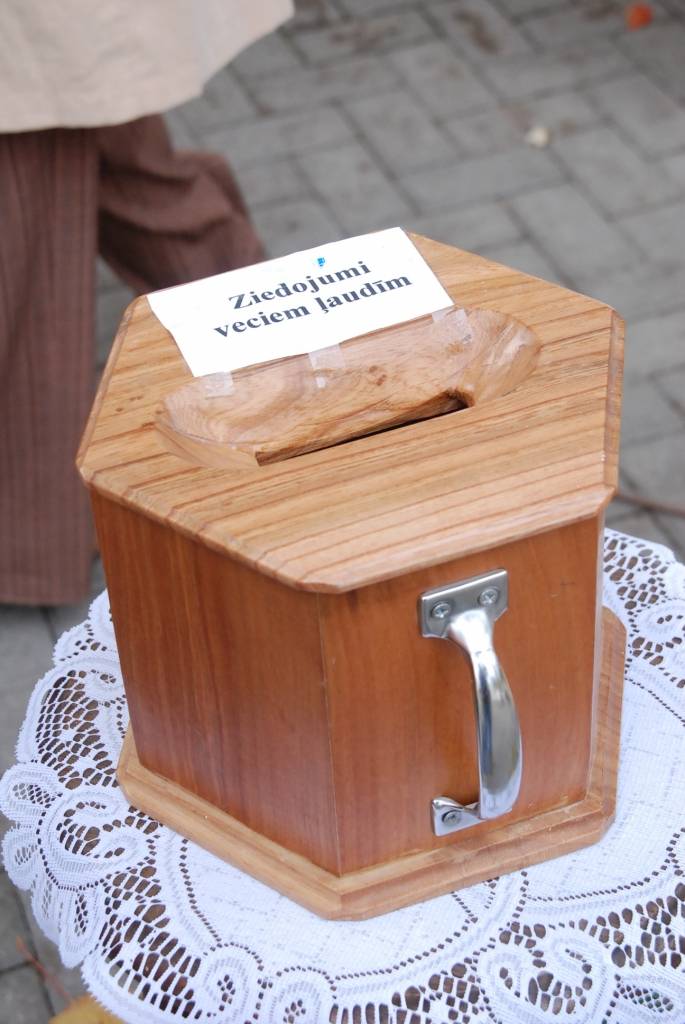 Loterijas biļešu bija par maz, pēc sestdienas "Ābolsvētkiem" secina Diakonijas centra vadītājs Mārtiņš Urdze. Lai arī saukti par "Ābolsvētkiem", visplašākajā piedāvājumā bija zemnieku saziedoti bumbieri un dārzeņi – burkāni, kabači,...
Autors: "Rekurzeme", portāls