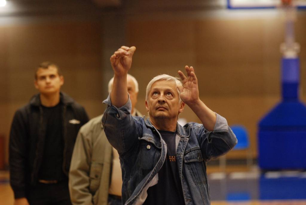 Baltijas Basketbola līgas elites divīzijas mača starp "Liepājas lauvām" un "VEF Rīgu" pārtraukumā pie bumbošanas tika arī skatītāji. Viņi par balvām sacentās soda metienos.
Autors: Uldis Dobelis