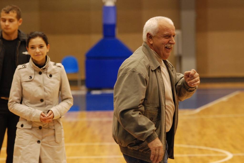 Baltijas Basketbola līgas elites divīzijas mača starp "Liepājas lauvām" un "VEF Rīgu" pārtraukumā pie bumbošanas tika arī skatītāji. Viņi par balvām sacentās soda metienos.
Autors: Uldis Dobelis