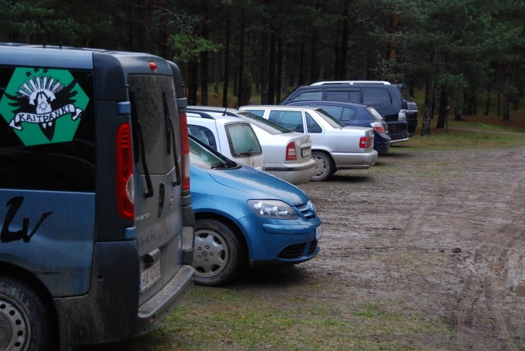 Poļu transportkuģi "Romanka" no sēkļa pie Akmeņraga Pāvilostas novadā novilka tikai vakar, 29. novembrī, vēlā pēcpusdienā. Uz sēkļa tas uzskrēja piektdienas agrā rītā. Kuģis bija apskatāms apmēram 50 metru attālumā no krasta, un to kā...