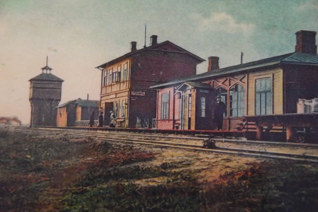 Zentas Mauriņas piemiņas istabā ir skatāma izstāde par reiz maršrutā Liepāja–Aizpute braucošo vilcienu, kam viena no pieturām bijusi rakstnieces bērnības pilsētā Grobiņā. Izstādi iekārtojusi Z. Mauriņas piemiņas istabas jaunā vadītāja...