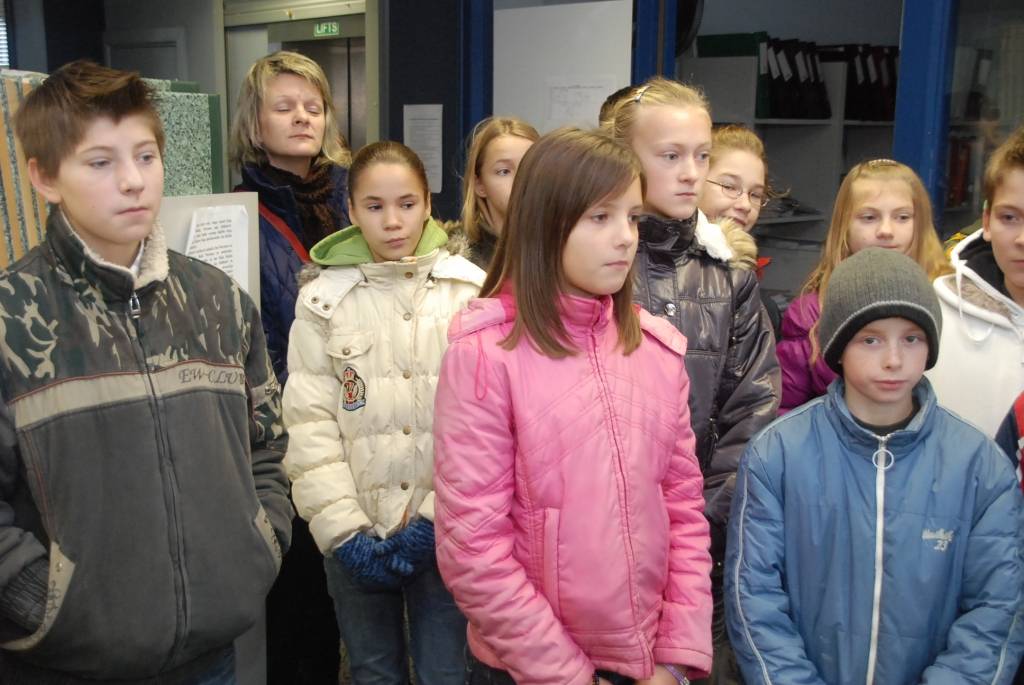 Šodien, 27. novembrī, laikraksta "Kursas Laiks" un portāla "Rekurzeme.lv" redakcijā viesojās Pāvilostas vidusskolas 6. klases audzēkņi klases audzinātājas Allas Lācītes vadībā. 

Skolēni vēlējās zināt, kā strādā žurnālisti, kā top avīze un...