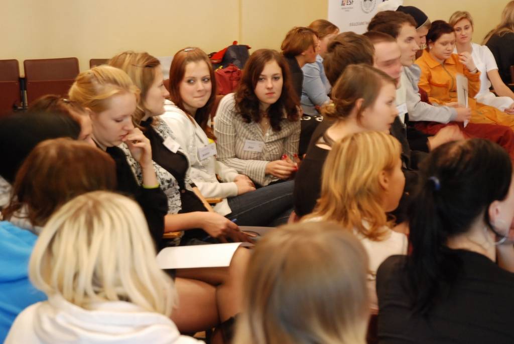 Liepājā noticis konkursa "Profs 2009" Kurzemes reģiona pusfināls. 11. decembrī uz konkursa “Profs 2009” finālu Bulduros dosies topošās sekretāres no Rīgas Tehniskās universitātes Liepājas filiāles Profesionālās vidusskolas 4. kursa....