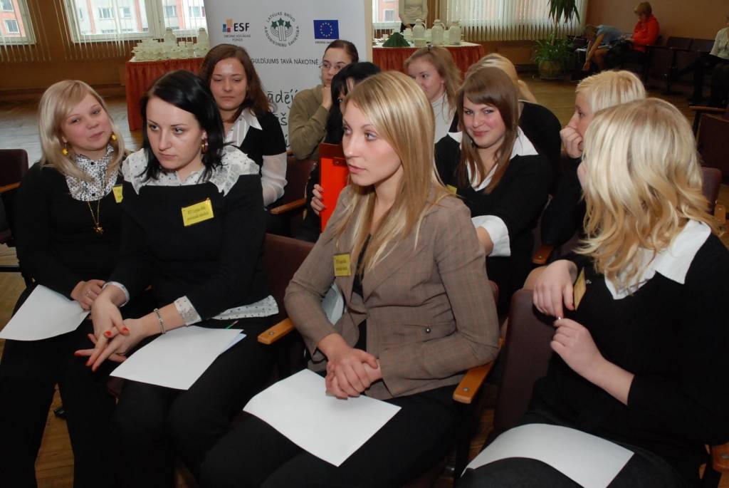 Liepājā noticis konkursa "Profs 2009" Kurzemes reģiona pusfināls. 11. decembrī uz konkursa “Profs 2009” finālu Bulduros dosies topošās sekretāres no Rīgas Tehniskās universitātes Liepājas filiāles Profesionālās vidusskolas 4. kursa....