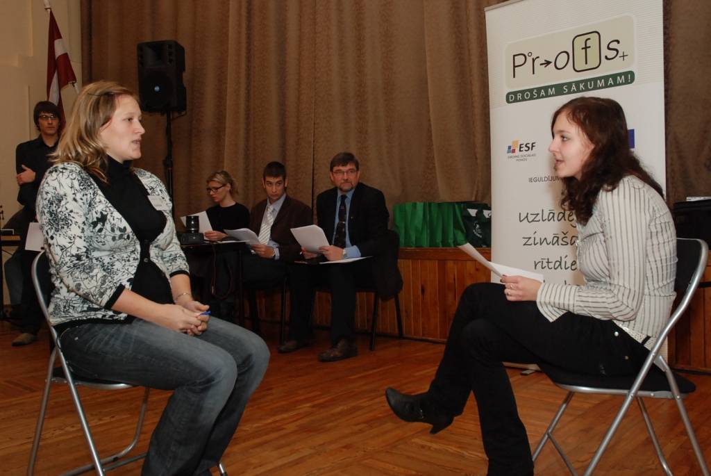 Liepājā noticis konkursa "Profs 2009" Kurzemes reģiona pusfināls. 11. decembrī uz konkursa “Profs 2009” finālu Bulduros dosies topošās sekretāres no Rīgas Tehniskās universitātes Liepājas filiāles Profesionālās vidusskolas 4. kursa....