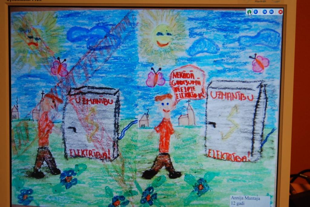 25 bērni piektdien tika sumināti kā radošā konkursa “Drošība manā valstī” uzvarētāji, un pirmo reizi Valsts policija sveica arī trīs skolas kā aktīvākās dalībnieces.
Valsts policijas Kurzemes reģiona pārvaldes vecākā inspektore Sintija...
Autors: Ilze Vainovska