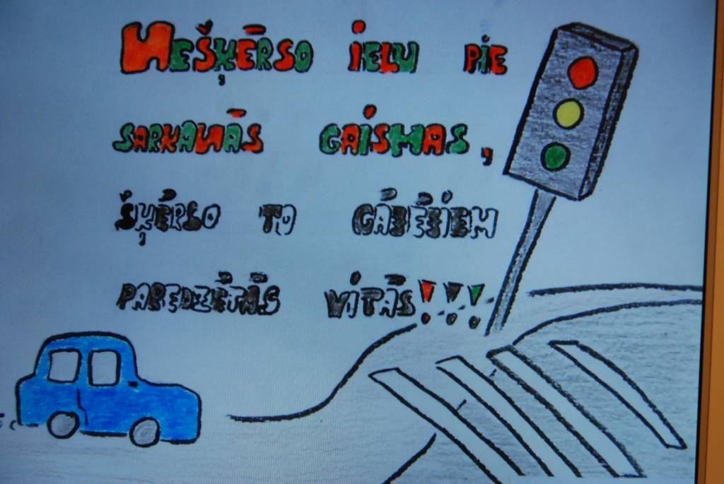 25 bērni piektdien tika sumināti kā radošā konkursa “Drošība manā valstī” uzvarētāji, un pirmo reizi Valsts policija sveica arī trīs skolas kā aktīvākās dalībnieces.
Valsts policijas Kurzemes reģiona pārvaldes vecākā inspektore Sintija...
Autors: Ilze Vainovska