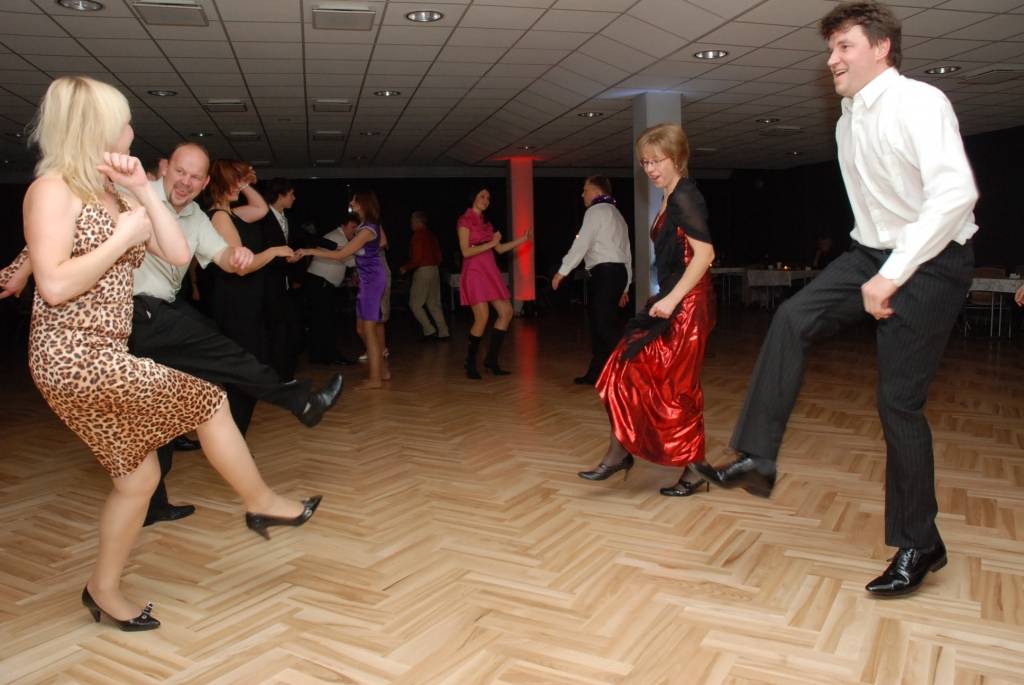 17. novembra vakarā balle notika Liepājas Olimpiskā centra Tango zālē. Balli spēlē grupa "Veldze", balli organizēja biedrība "Kultūras aktīvistu apvienība "OPĀ"".