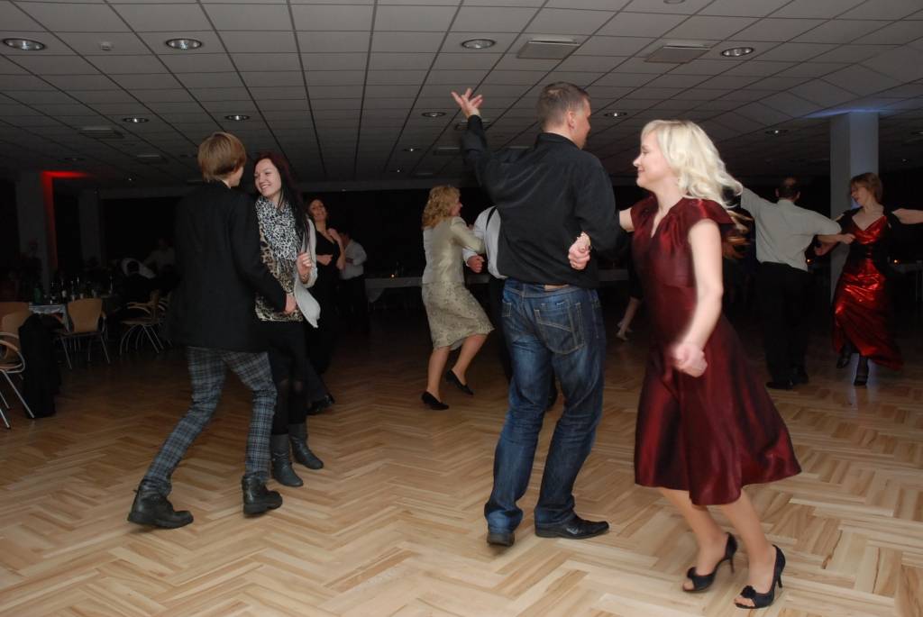 17. novembra vakarā balle notika Liepājas Olimpiskā centra Tango zālē. Balli spēlē grupa "Veldze", balli organizēja biedrība "Kultūras aktīvistu apvienība "OPĀ"".
