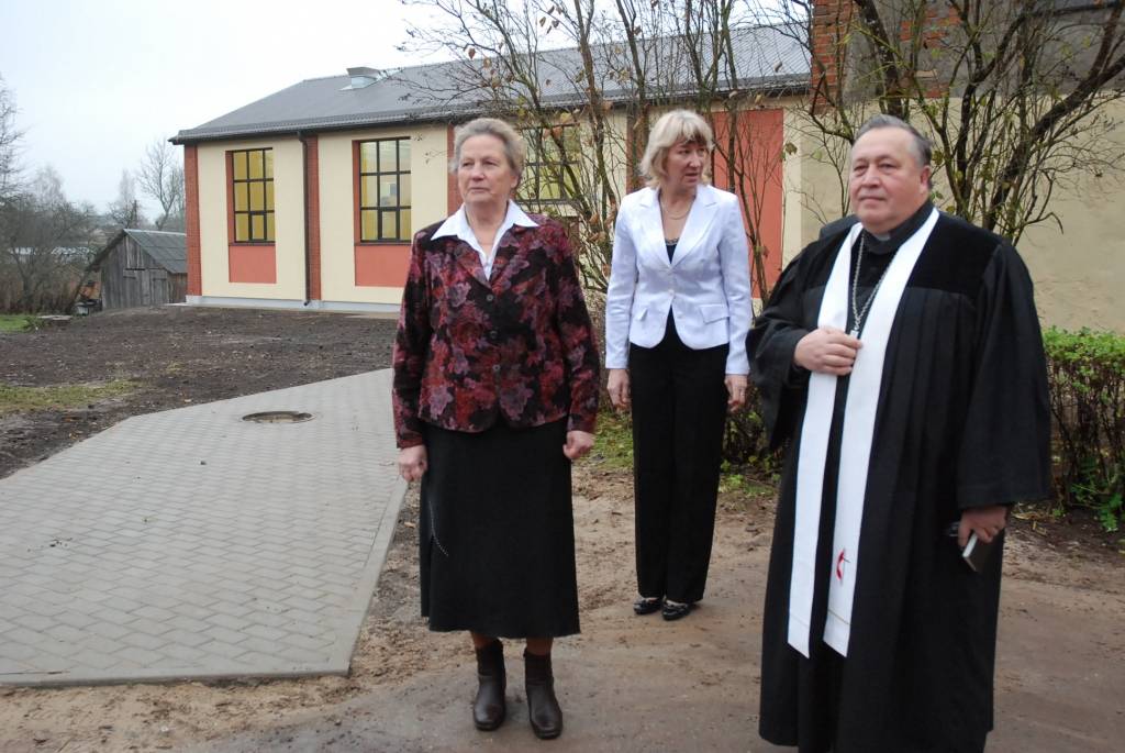 Ar koncertu un svinīgām uzrunām otrdien atklāja Virgas pamatskolas sporta zāli. Muižas saimniecības ēkas - kūts rekonstrukcija par sporta zāli izmaksāja pavisam 90 120 latus, no kuriem 55 procentus pašvaldībai iespējams atgūt, jo projekts...
Autors: Ilze Vainovska