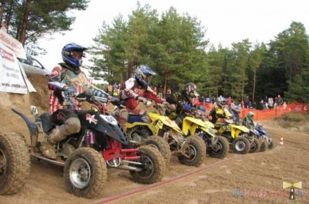Vairāk nekā 80 sportistu Jūrkalnē piedalījās grobiņnieka Laura Freiberga rīkotājā motokrosā 