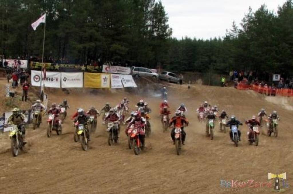Vairāk nekā 80 sportistu Jūrkalnē piedalījās grobiņnieka Laura Freiberga rīkotājā motokrosā "Dzintarkrasta kauss". Nākamās sacensības paredzētas 5. decembrī Ventspils rajonā Zirās, Apfelbauma mototrasē.
Autors: Uldis Dobelis