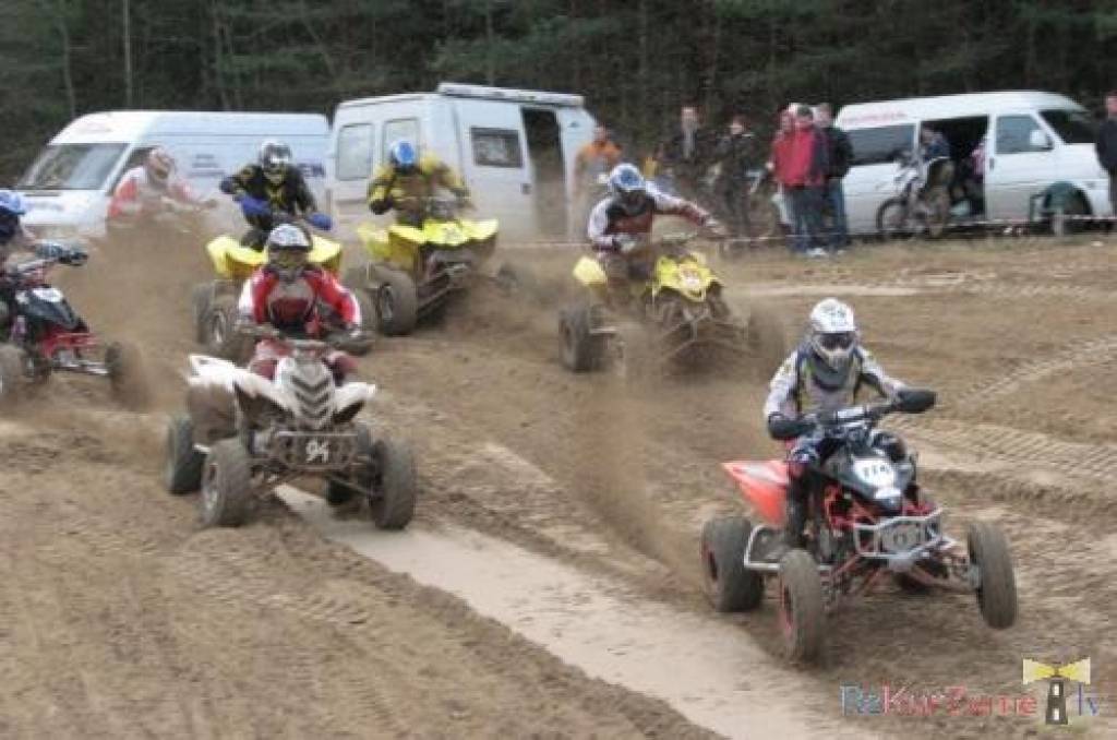Vairāk nekā 80 sportistu Jūrkalnē piedalījās grobiņnieka Laura Freiberga rīkotājā motokrosā "Dzintarkrasta kauss". Nākamās sacensības paredzētas 5. decembrī Ventspils rajonā Zirās, Apfelbauma mototrasē.
Autors: Uldis Dobelis