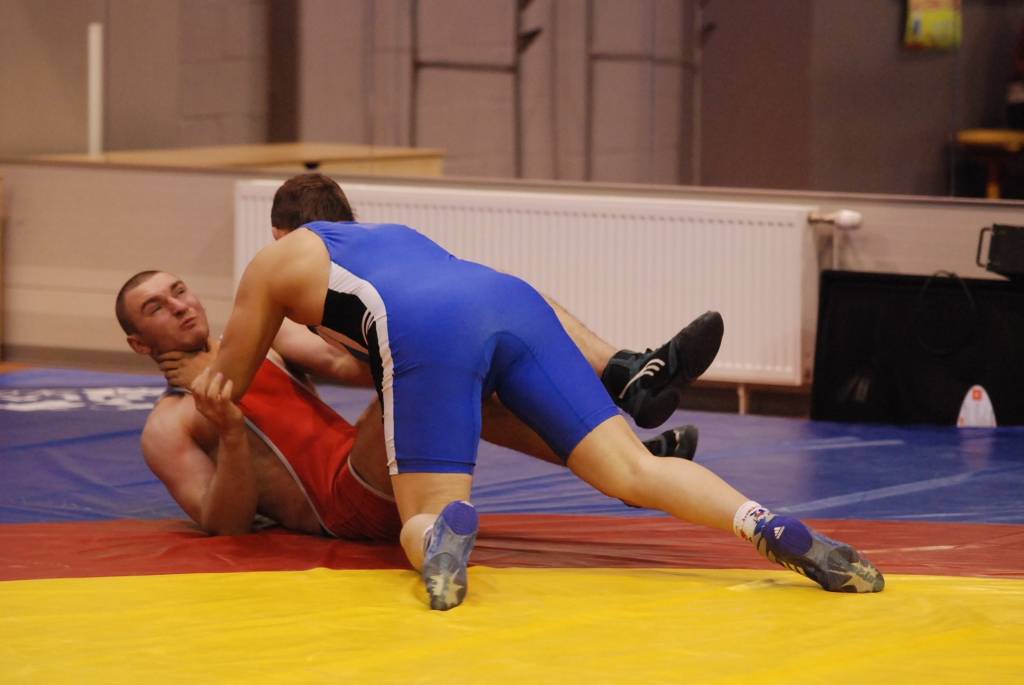 Ja pērn Liepājas atklātais čempionāts grieķu romiešu cīņā pulcēja ap 100 dalībnieku, šogad ieradās 44 cīkstoņi no Latvijas, Lietuvas un Igaunijas. "Tagad krīze. Dalībnieku nebija daudz, bet kvalitatīvi. Diemžļ divi reāli pretendenti uz...
Autors: Ilze Vainovska