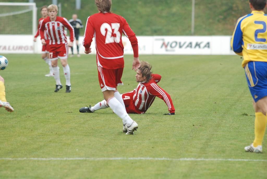 Latvijas futbola čempionāta - "LMT Virslīgas" - mačā svētdien klubs "Liepājas metalurgs" savā laukumā cīnījās neizšķirti 1:1 (0:1) ar pēdējo trīs sezonu valsts čempionvienību "Ventspils", jau priekšpēdējā spēļu kārtā nodrošinot Latvijas...