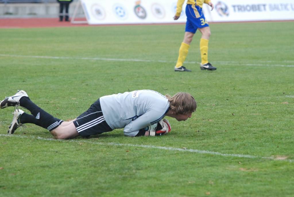 Latvijas futbola čempionāta - "LMT Virslīgas" - mačā svētdien klubs "Liepājas metalurgs" savā laukumā cīnījās neizšķirti 1:1 (0:1) ar pēdējo trīs sezonu valsts čempionvienību "Ventspils", jau priekšpēdējā spēļu kārtā nodrošinot Latvijas...