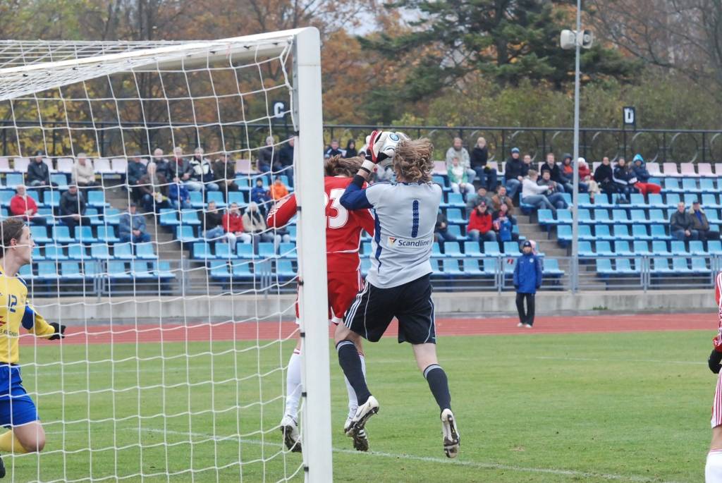 Latvijas futbola čempionāta - "LMT Virslīgas" - mačā svētdien klubs "Liepājas metalurgs" savā laukumā cīnījās neizšķirti 1:1 (0:1) ar pēdējo trīs sezonu valsts čempionvienību "Ventspils", jau priekšpēdējā spēļu kārtā nodrošinot Latvijas...