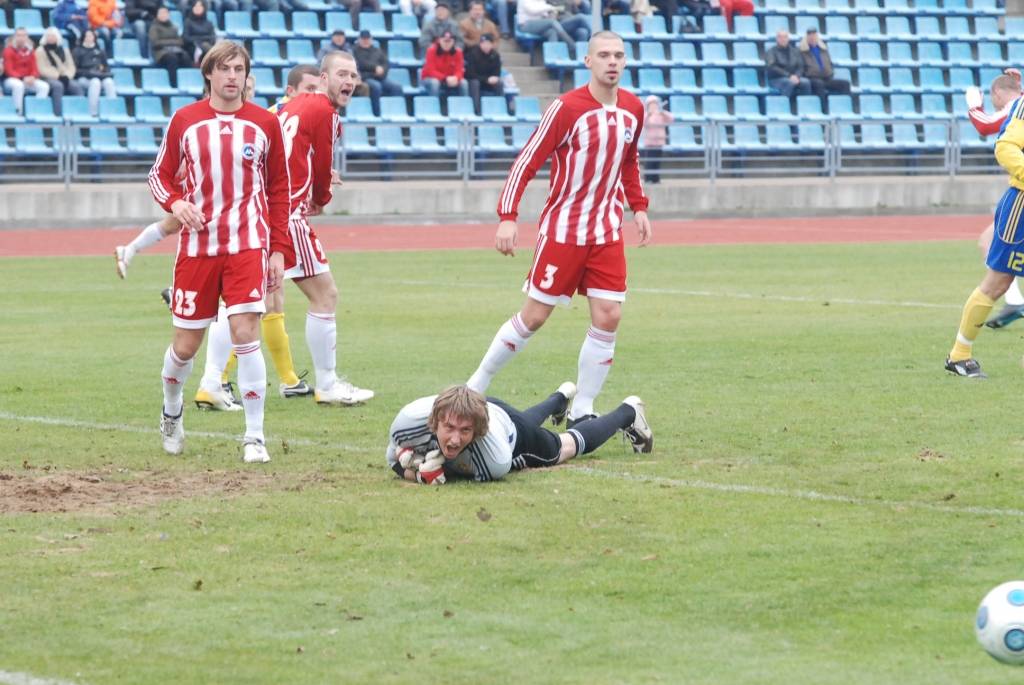 Latvijas futbola čempionāta - "LMT Virslīgas" - mačā svētdien klubs "Liepājas metalurgs" savā laukumā cīnījās neizšķirti 1:1 (0:1) ar pēdējo trīs sezonu valsts čempionvienību "Ventspils", jau priekšpēdējā spēļu kārtā nodrošinot Latvijas...